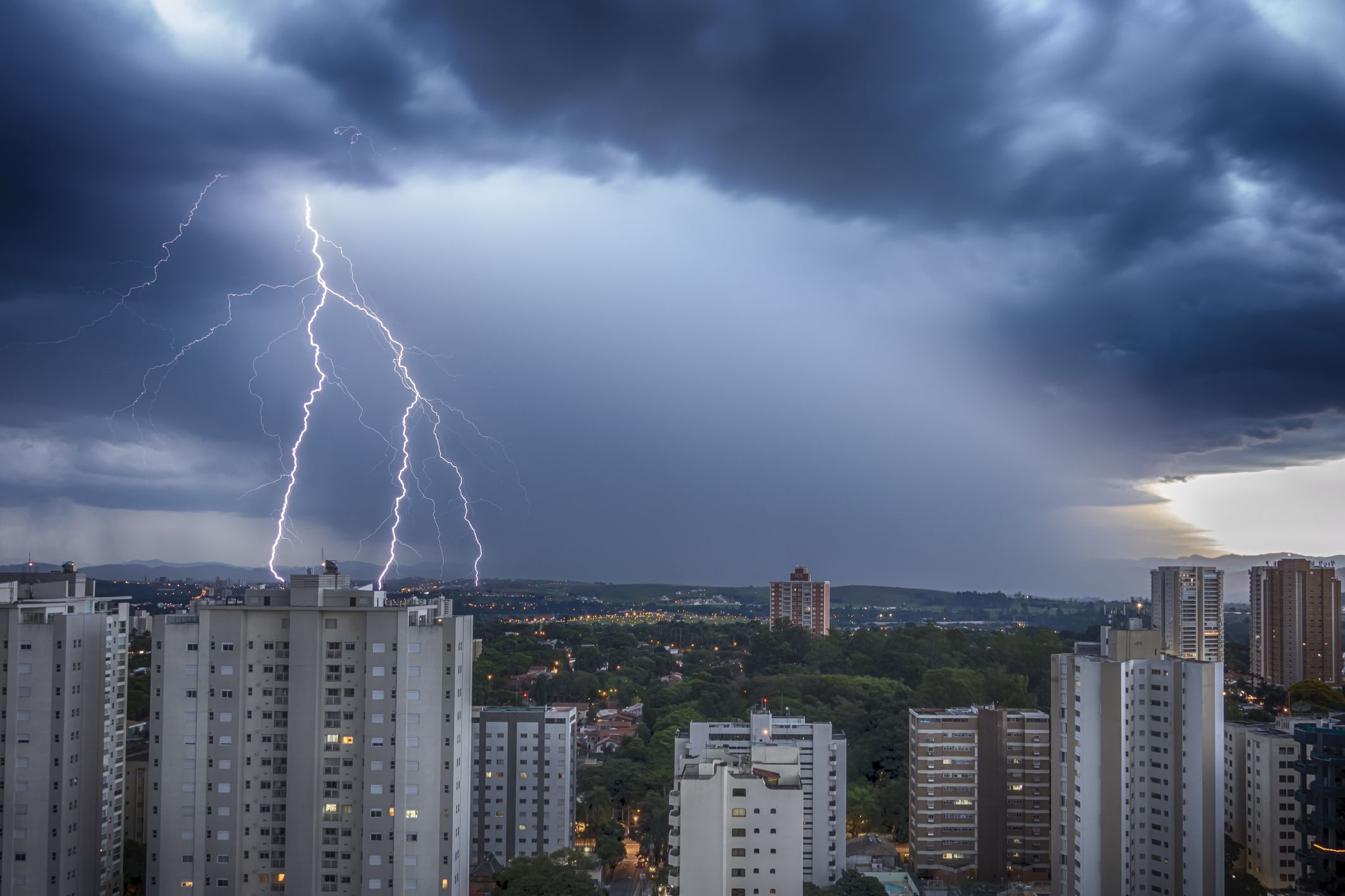 O aumento de descargas elétricas em São José dos Campos e suas consequências